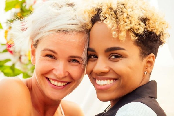 Quel est le rôle des sociétés de courtage dans un investissement en ligne ?