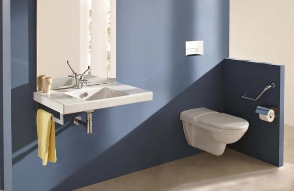 Comment optimiser l'espace dans une petite salle de bain PMR ?